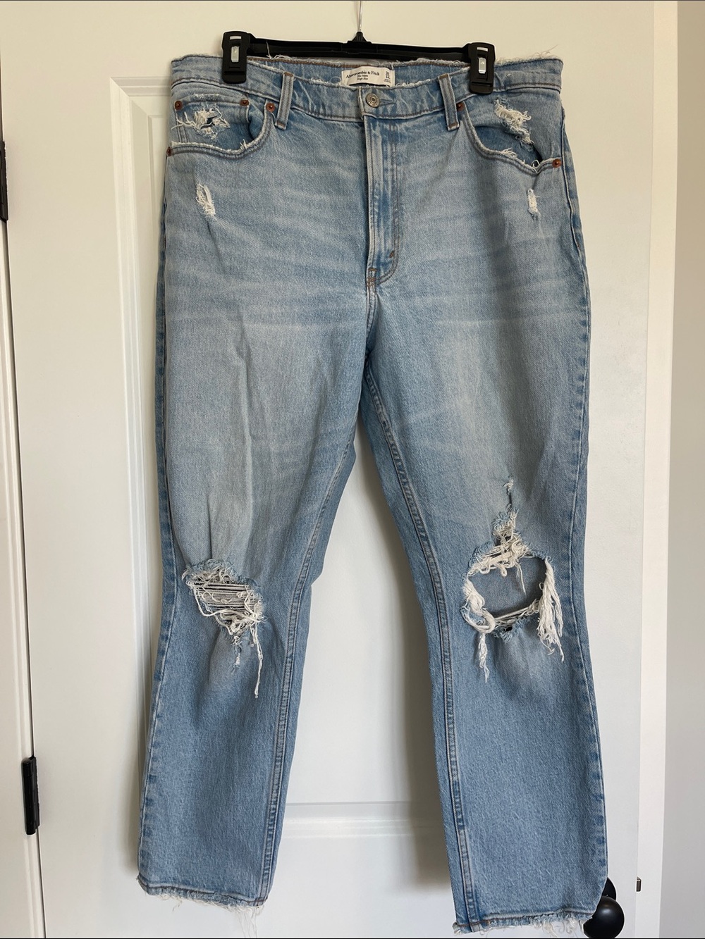 Abercrombie & Fitch The Mom High Rise Jean